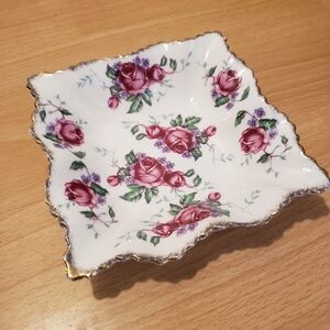 James Kent Ltd. 4040 Rose Pattern Square porcelain dish with gold accents